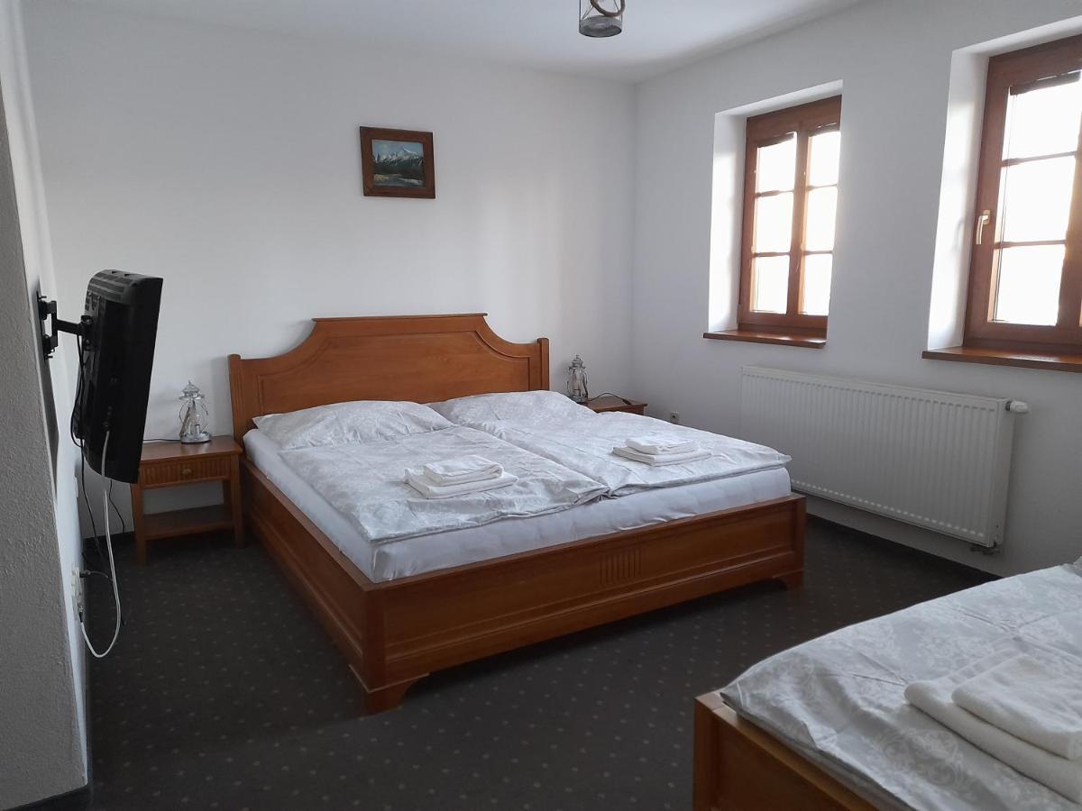 Hotel Koliba Holica Huty Esterno foto