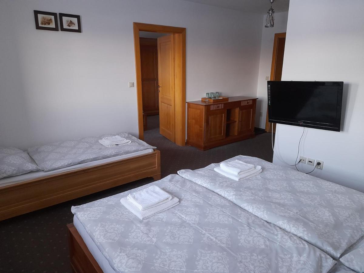 Hotel Koliba Holica Huty Esterno foto