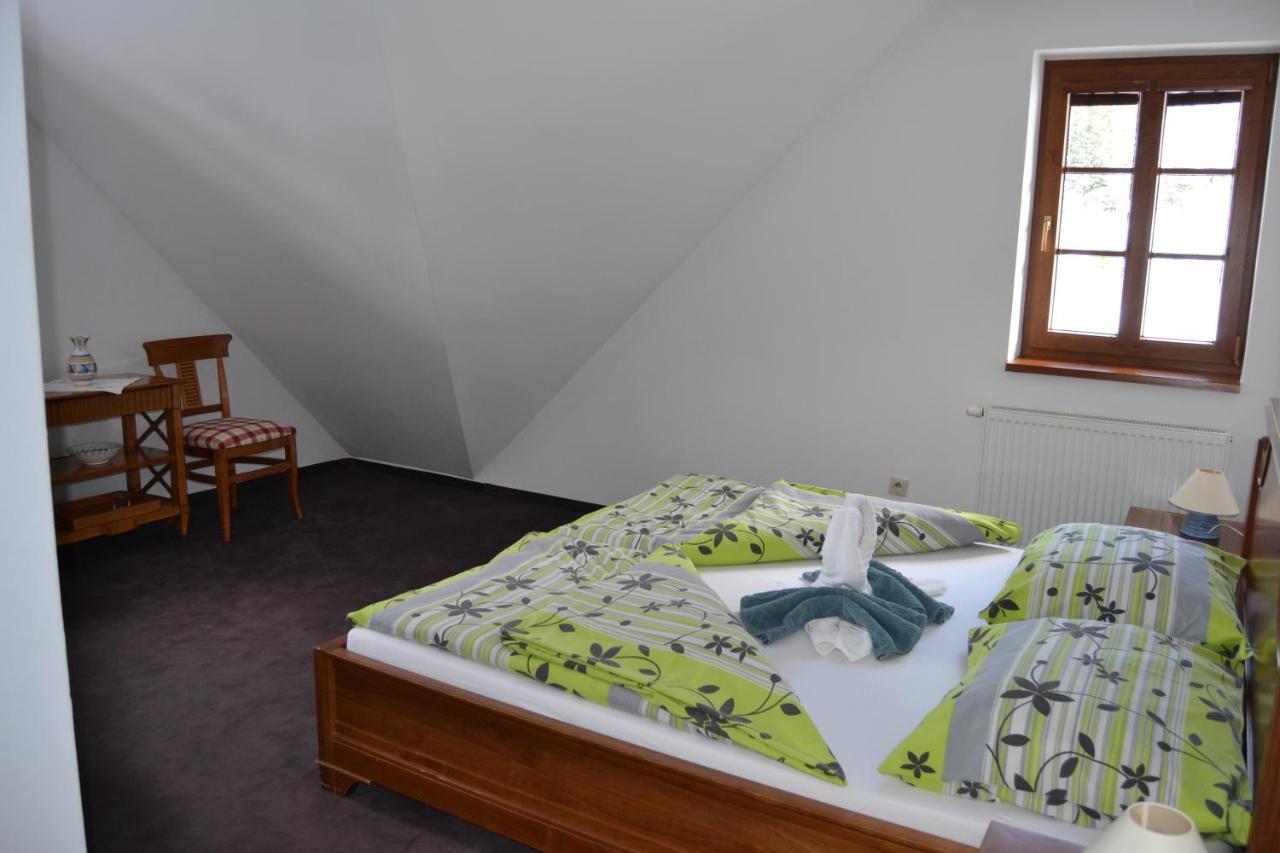 Hotel Koliba Holica Huty Esterno foto
